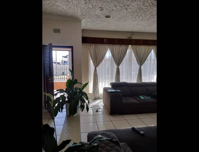 3 BEDROOM HOUSE FOR SALE IN FOREST HILL